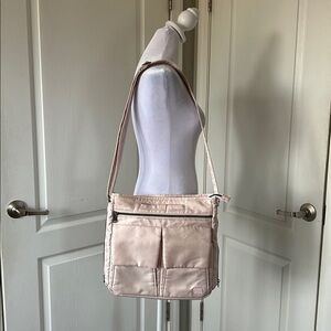 Lug Happy Camper lite pink Travel Bag – Perfect for organizing on-the-go​​